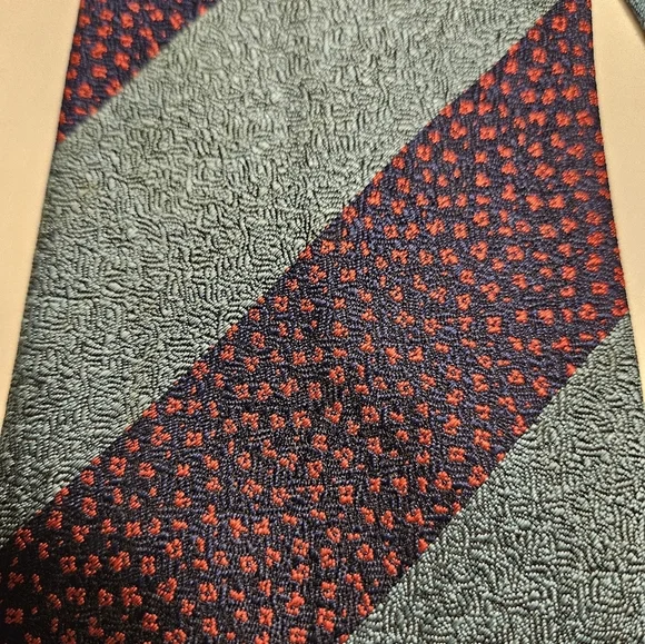 Vitaliano Pancaloi Italian silk striped geometric tie neck tie